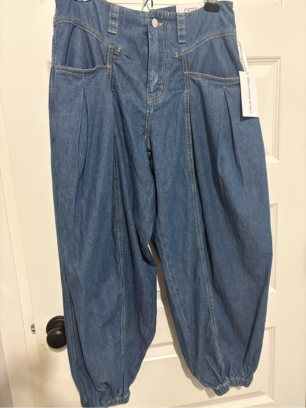 NWT Torn by Ronny Kobo Balloon Pleated Jeans Size 29